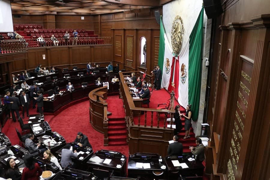 Diputados de Michoacán aprueban endeudamiento millonario