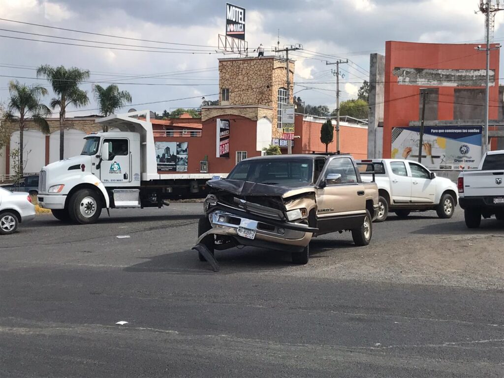 Chocan en la Pátzcuaro-Morelia; Familia iba a Primera Comunión [FOTOS]