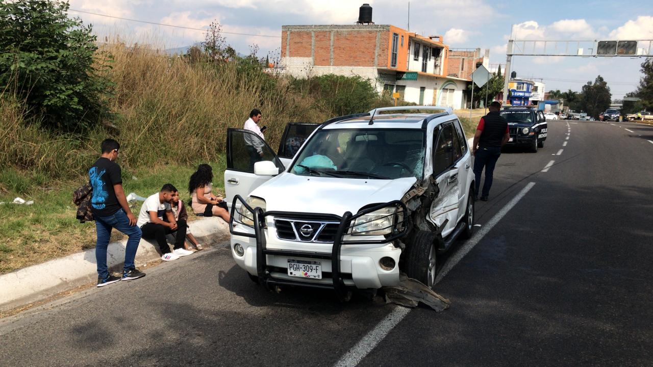 Chocan en la Pátzcuaro-Morelia; Familia iba a Primera Comunión [FOTOS]