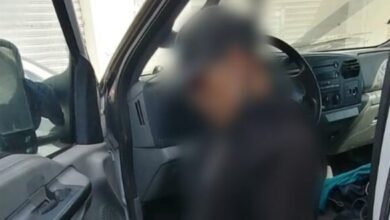Hallan a hombre ahorcado dentro de su camioneta en Zamora, Michoacán