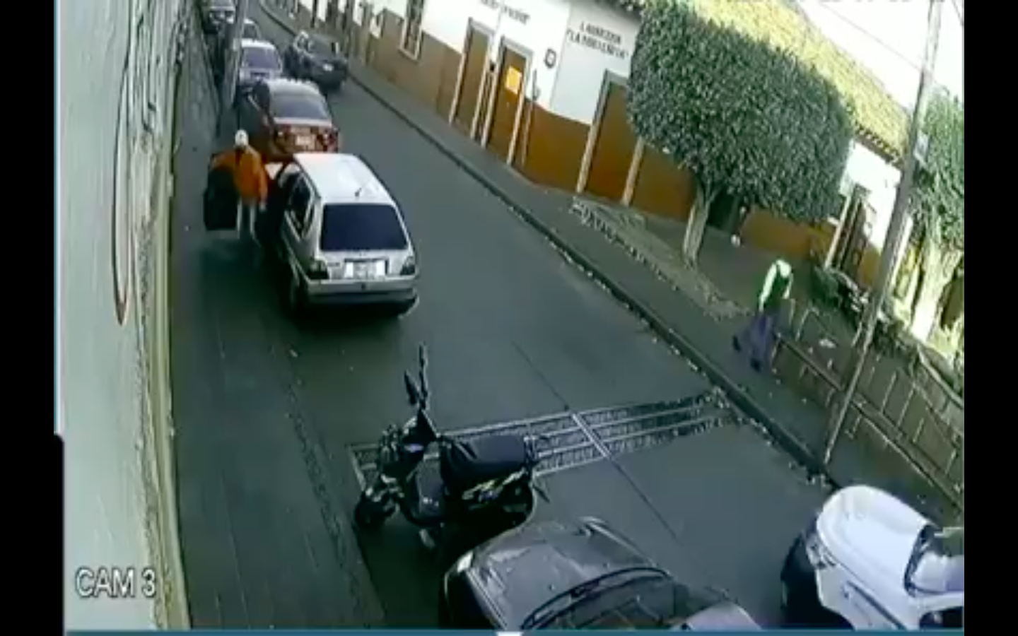 VIDEO: Le roban frente a la presidencia de Pátzcuaro