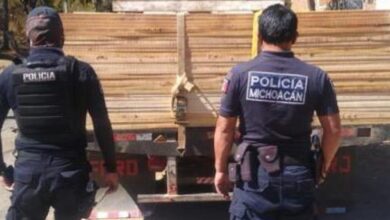 Detiene en Huiramba a sujeto con vehículo cargado de madera, presuntamente ilegal