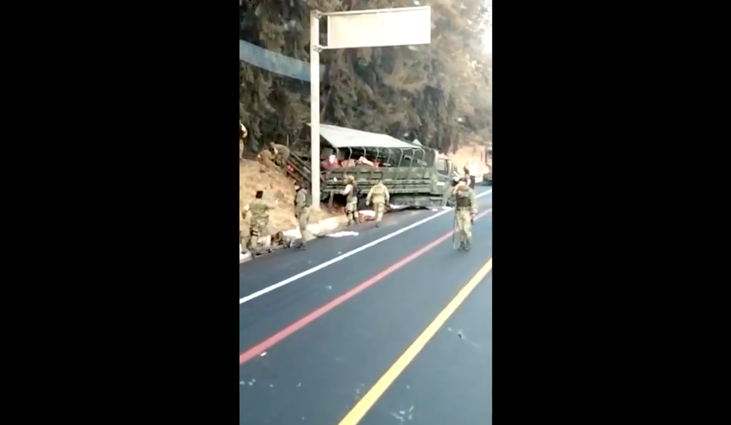 VIDEO: Fuerte accidente de la Guardia Nacional en la carretera Pátzcuaro-Uruapan