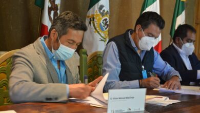 Víctor Báez signa convenio intermunicipal con el que se busca detener la contaminación en el lago de Pátzcuaro