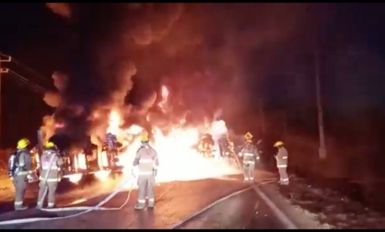 Trágica mañana Encontronazo entre pipa y autobús urbano deja 11 muertos en Nuevo León