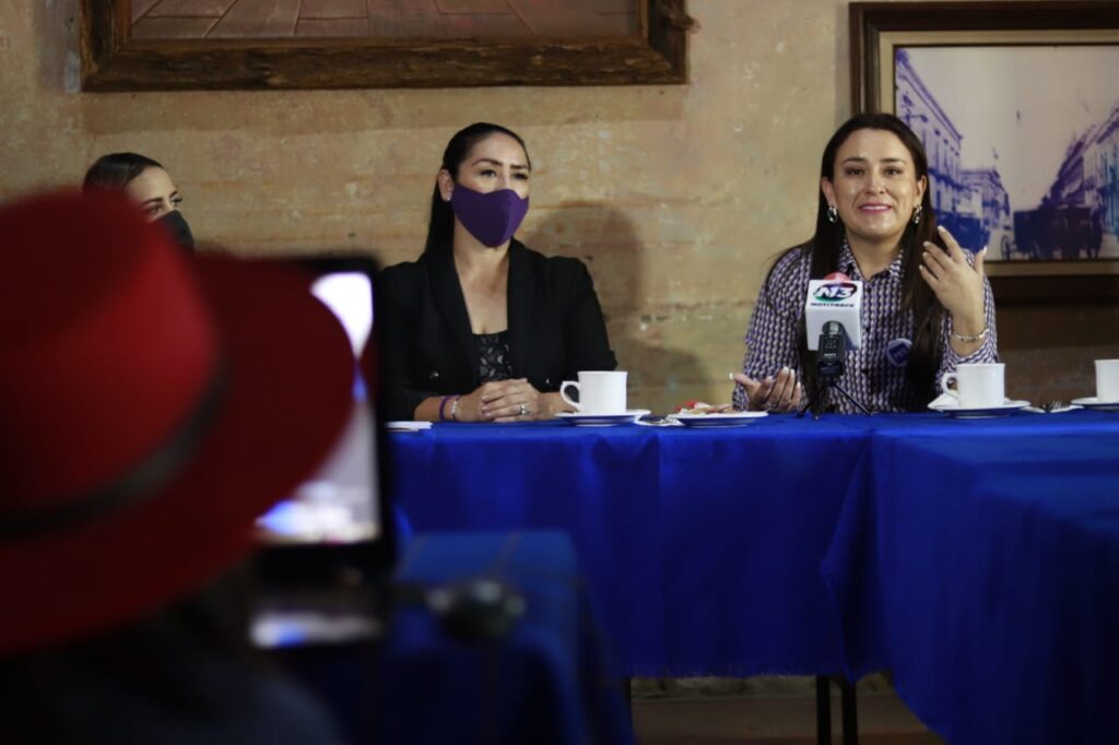 Participa Hermila Solís en encuentro de mujeres de Michoacán
