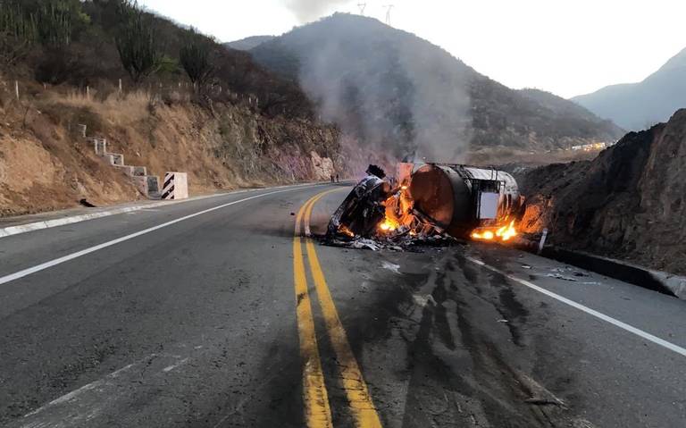 Se registra fuerte accidente en la Pátzcuaro-Lázaro Cárdenas