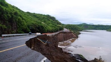 Cierran tramo de la autopista Pátzcuaro-Lázaro Cárdenas por deslave