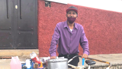 Trino vende nieves en Pátzcuaro