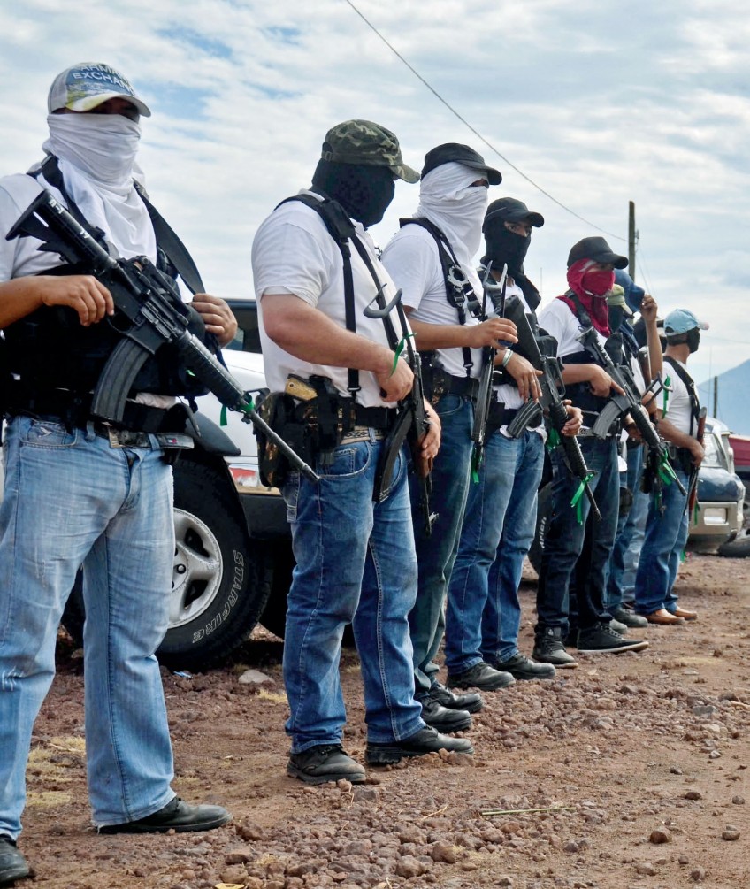 Entra a Pátzcuaro caravana de 40 camionetas con civiles armados [NUEVAS IMÁGENES]