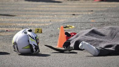 Motociclista muere tras chocar con un señalamiento en la carretera Pátzcuaro-Morelia