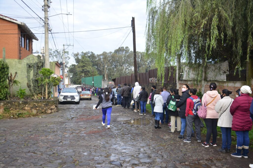 En Pátzcuaro están aplicando la SEGUNDA DOSIS de AstraZeneca a treintañeros
