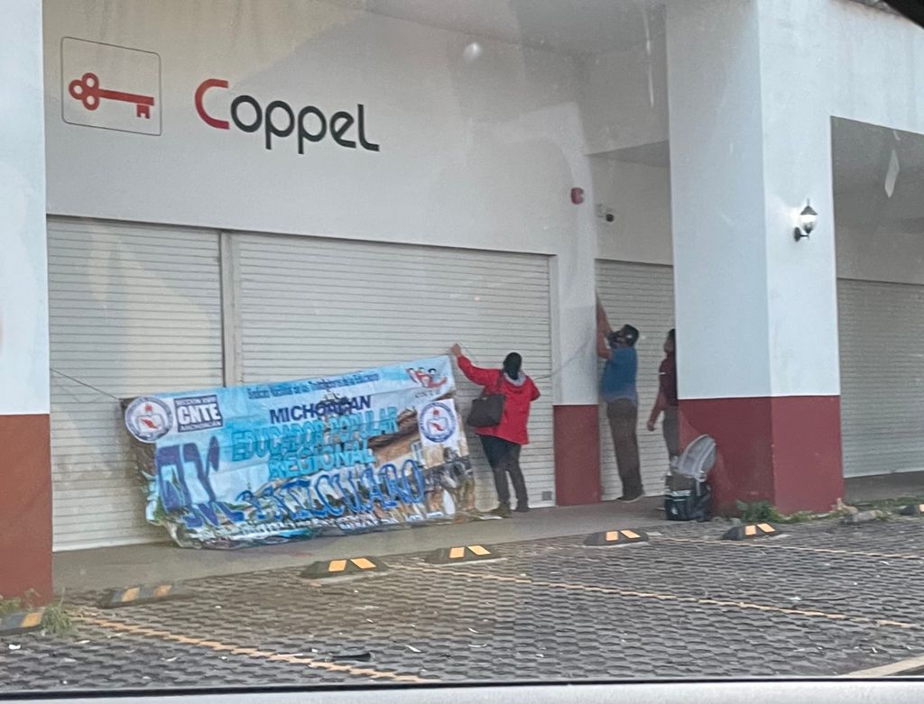 La CNTE toma tiendas departamentales en Pátzcuaro, Quiroga y Ario de Rosales
