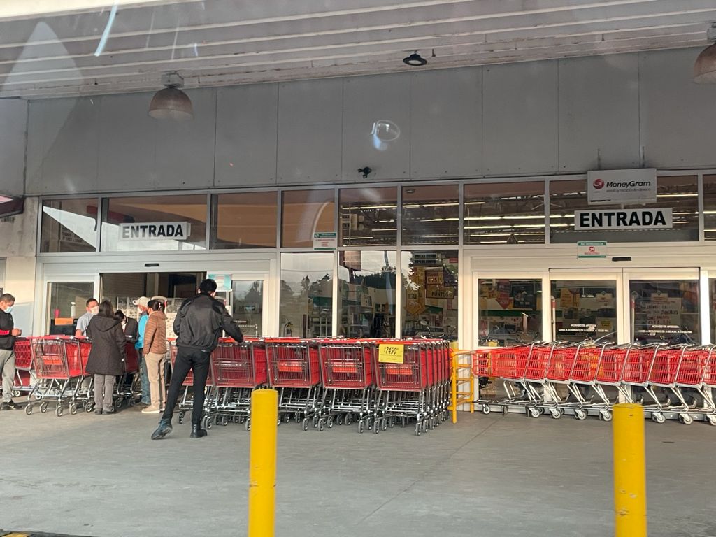 FOTOS: La CNTE toma tiendas departamentales en Pátzcuaro, Quiroga y Ario de Rosales