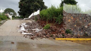 Colapsa muro perimetral del Hospital Regional de Pátzcuaro