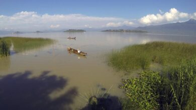 El Lago de Pátzcuaro agoniza; canal de Urandén podría desaparecer para Semana Santa