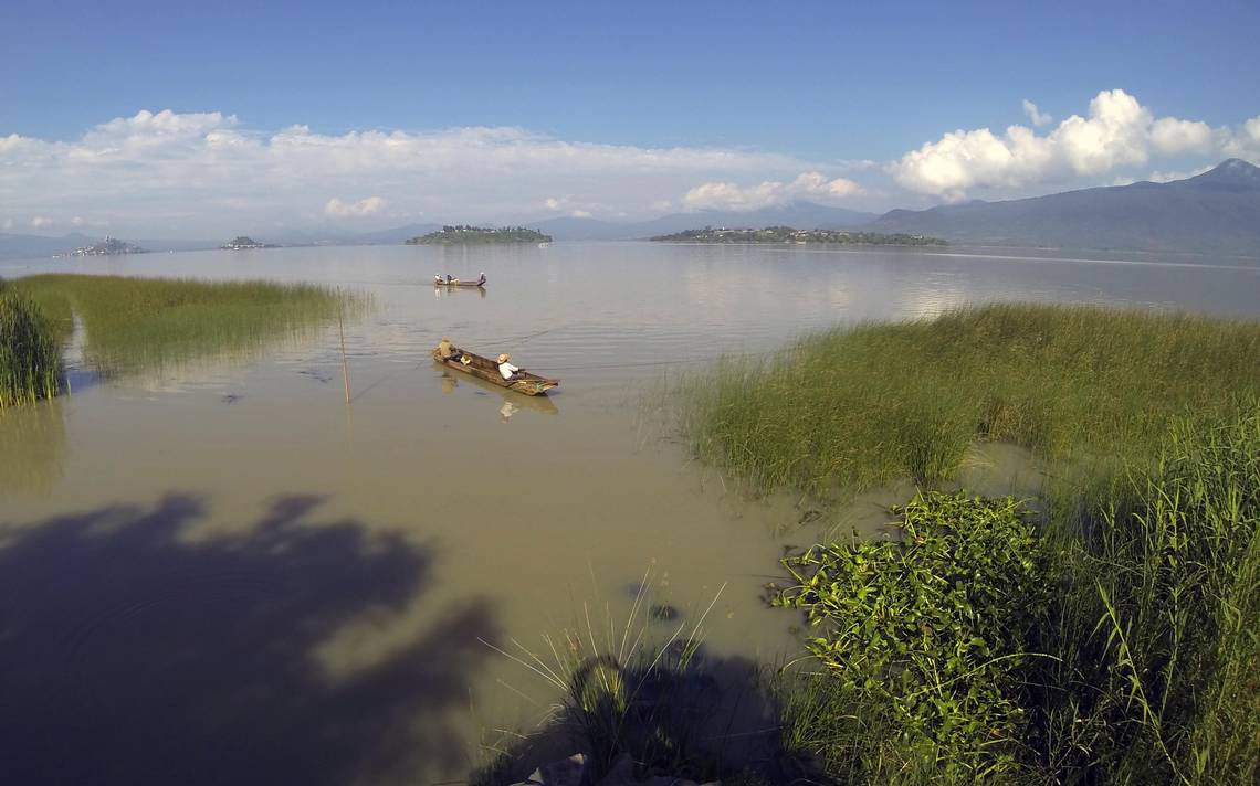 El Lago de Pátzcuaro agoniza; canal de Urandén podría desaparecer para Semana Santa