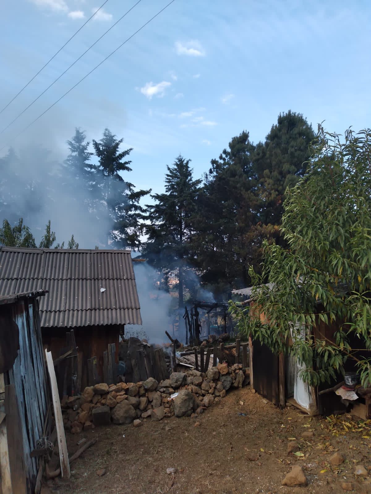FOTOS: Se queman 3 casas por INCENDIO en Pátzcuaro