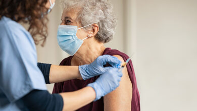 Uruapan: Inicia vacunación para adultos mayores de 60 años [FECHAS y REQUISITOS]