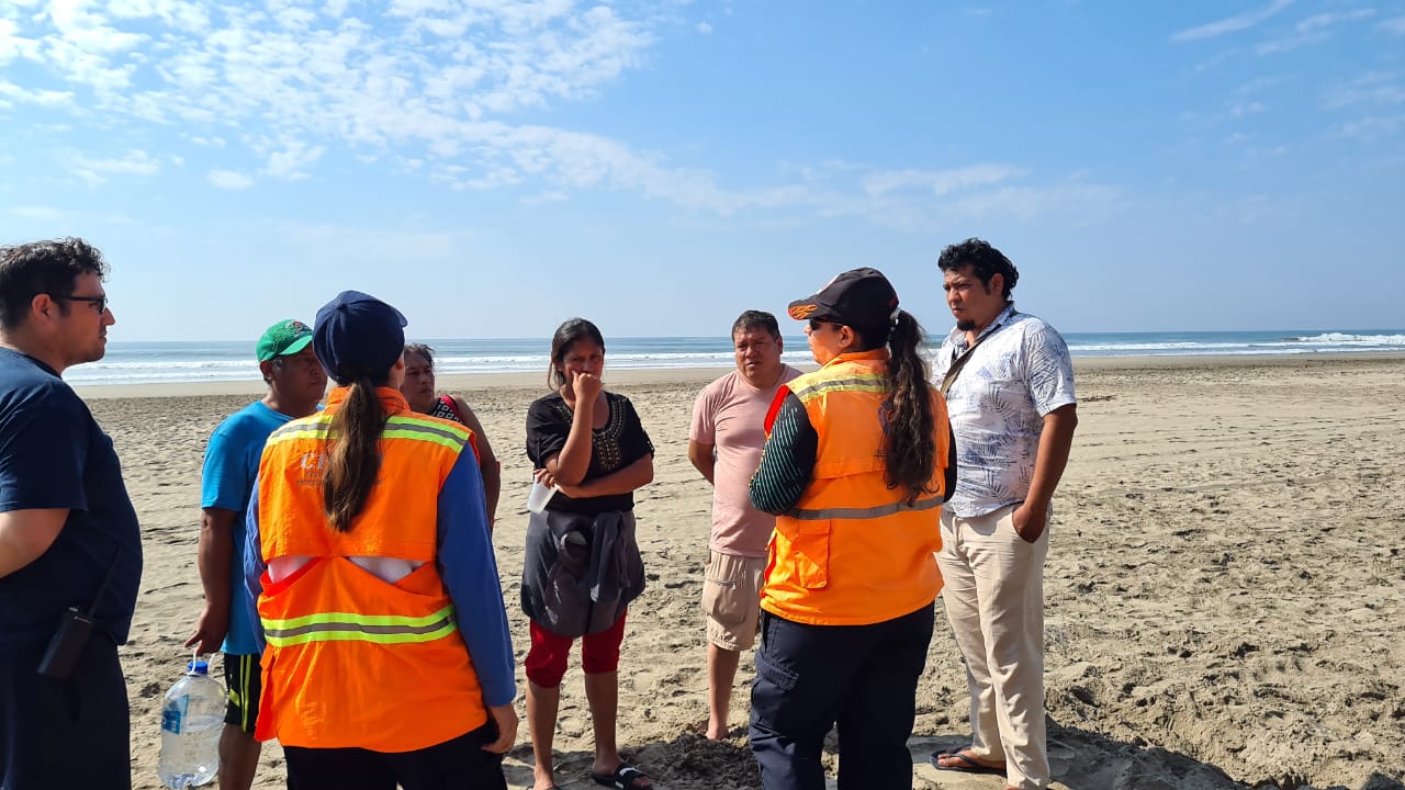 Siguen buscando a NIÑA de 8 años DESAPARECIDA playa de Michoacán