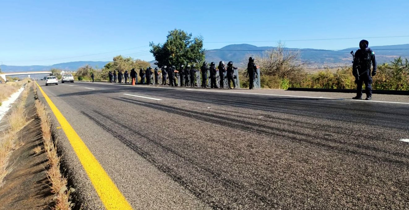 Con operativo en Tiripetío, policía evita bloqueos en la Pátzcuaro-Morelia