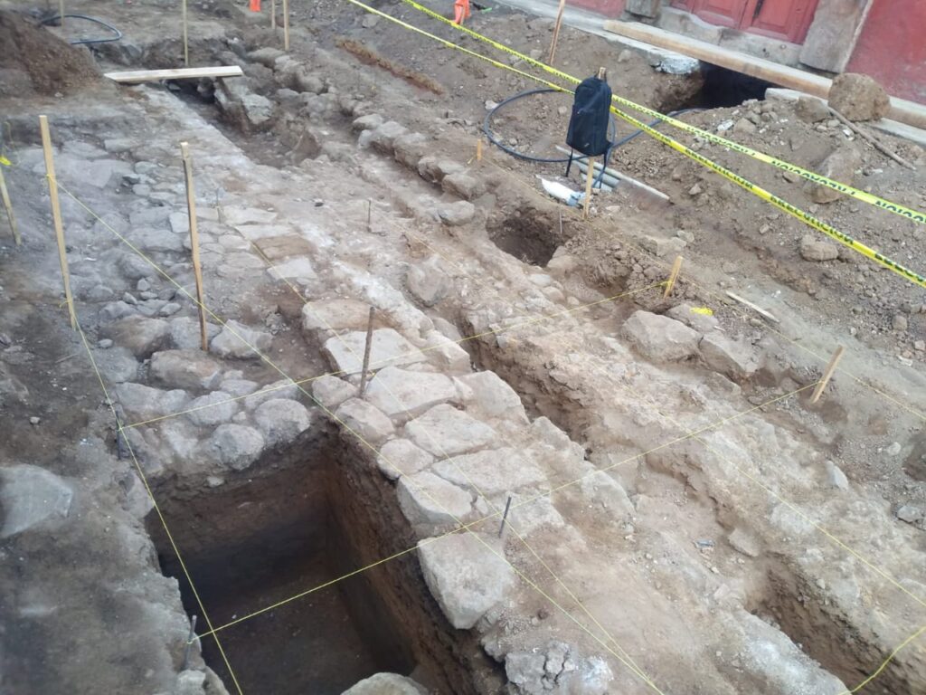 Hallan vestigios arqueológicos en calle de Pátzcuaro