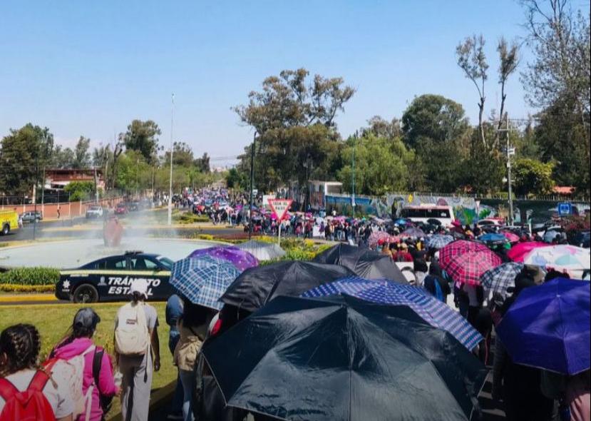 Conflicto entre profesores de la CNTE y policías en Morelia