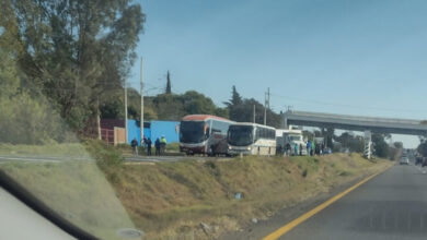 Normalistas secuestran autobuses Pátzcuaro-Morelia