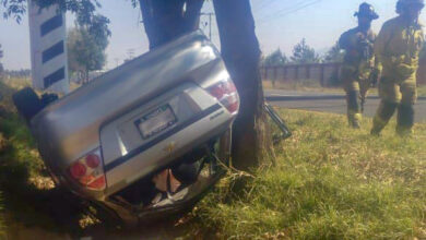 Un automovilista se vuelca en la carretera Pátzcuaro-Morelia