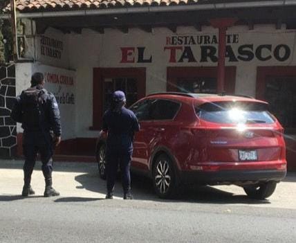 En Pátzcuaro, detienen a sujeto en posesión de vehículo con reporte de robo