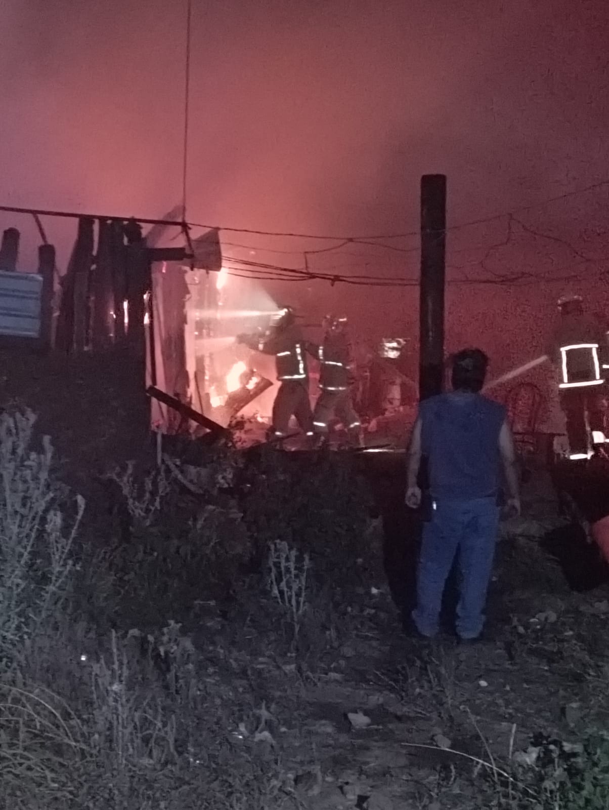 Se incendia casa en colonia de Pátzcuaro