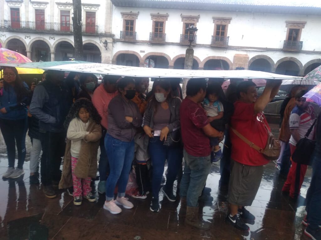 lluvia patzcuaro plaza