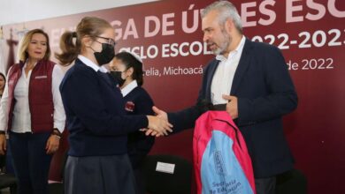 Alfredo Ramírez Bedolla útiles escolares