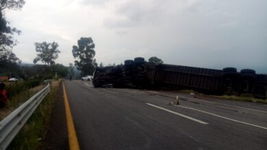 vuelca trailer patzcuaro