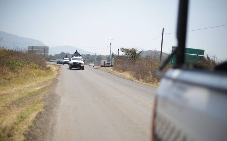 Ataque armado en la carretera deja seis vehículos dañados en Zinapécuaro