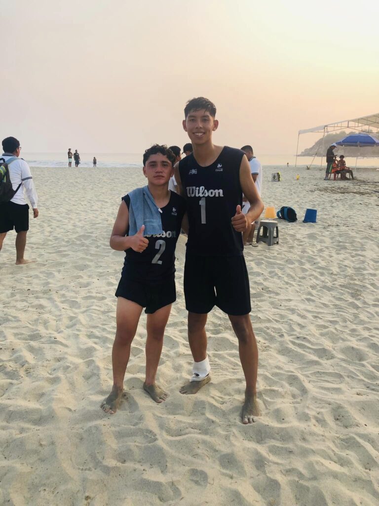 Zabdi y Julian se llevó el primer lugar en la competencia de voleibol de playa parejas