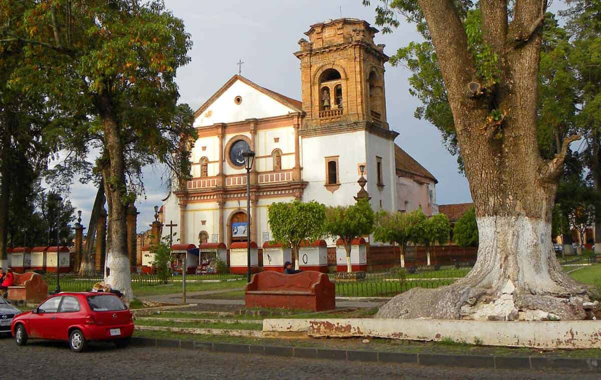 bebe abandonada patzcuaro Basilica-de-Nuestra-Senora-de-la-Salud