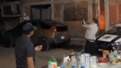 VIDEO: Tránsitos de Uruapan dispararan su arma en Navidad