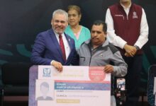 Arranca Bedolla entrega de credenciales IMSS-Bienestar