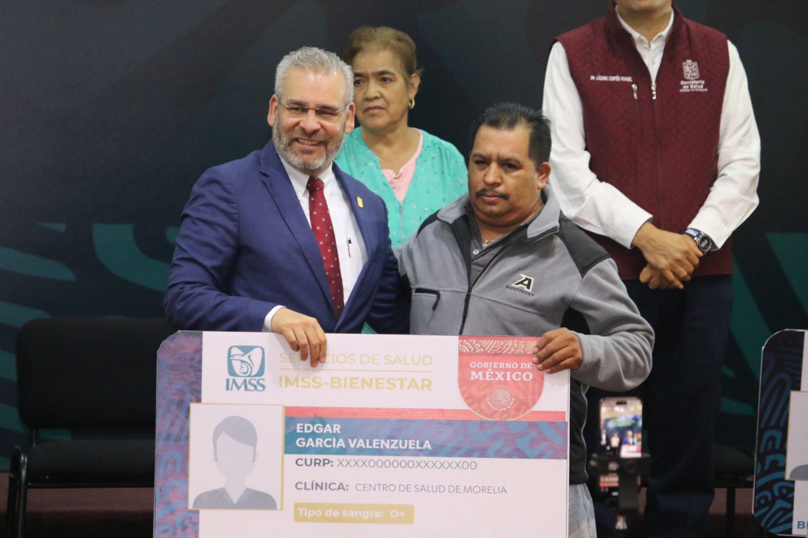 Arranca Bedolla entrega de credenciales IMSS-Bienestar