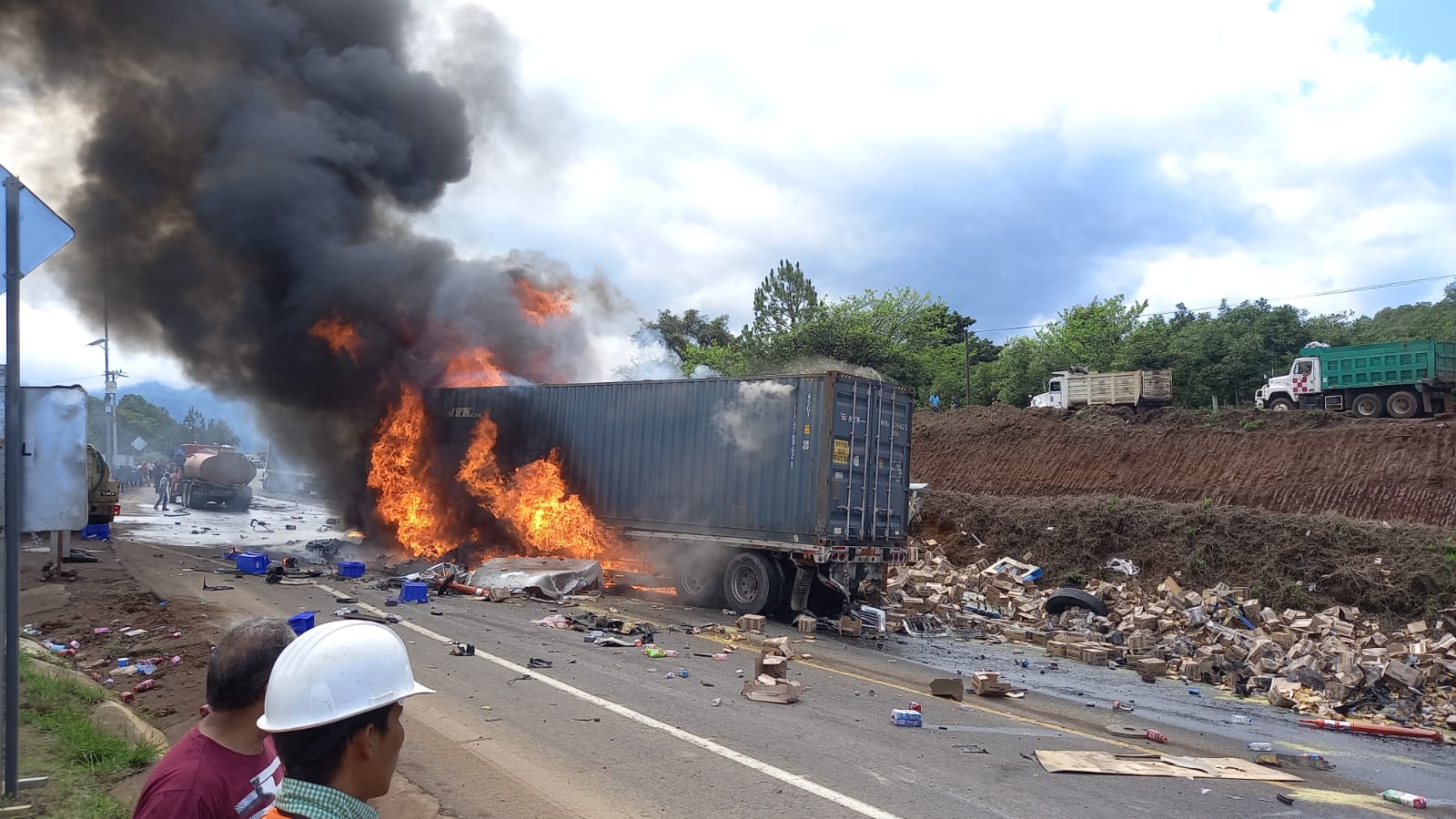 Choque e incendio en la Siglo XXI