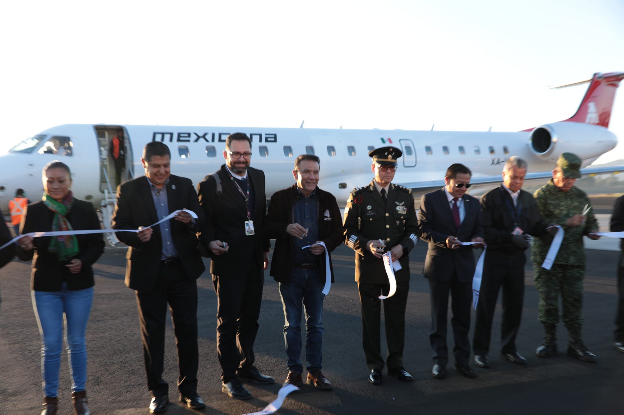 Aterriza en Uruapan el primer vuelo de Mexicana