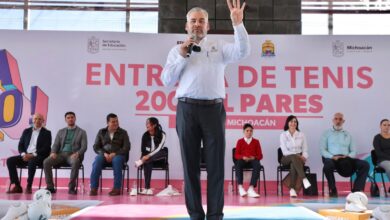 Para estudiantes de secundaria, 400 mil pares de tenis en el gobierno de Bedolla