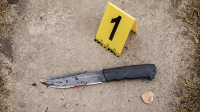 Asesinan a hombre de una cuchillada en el cuello en Michoacán