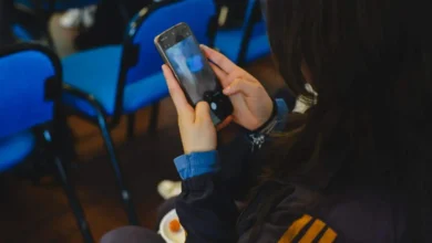 Buscan prohibir celulares en escuelas de Michoacán